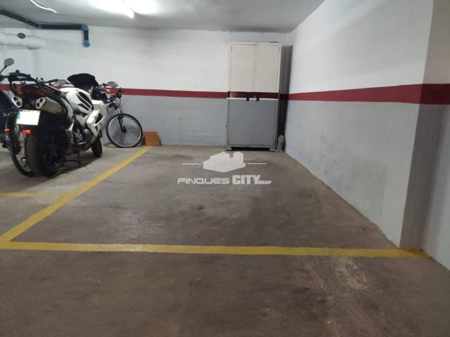 Garaje en venta en El Poblenou photo 0