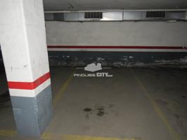 Parking para coche mediano Calella photo 0