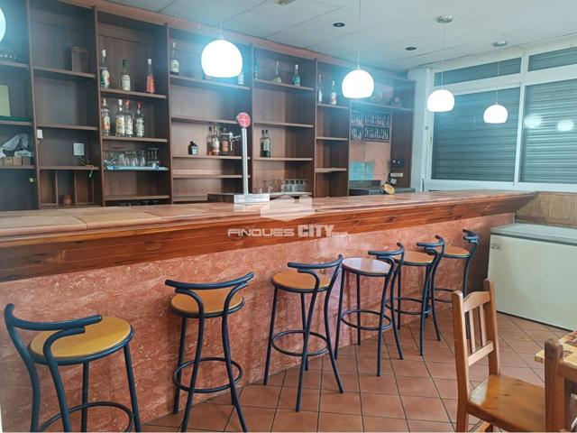 BAR-Cafetería con salida de humos de 102m2 en Venta, actualmente alquilado photo 0