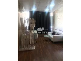 Local esquinero comercial 72 m2 actualmente Esteticien y Salón de Belleza, Calella photo 0