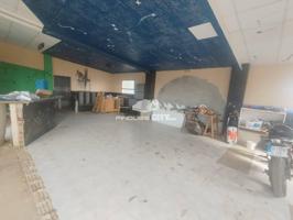 Venta de nave comercial en Viladamat photo 0