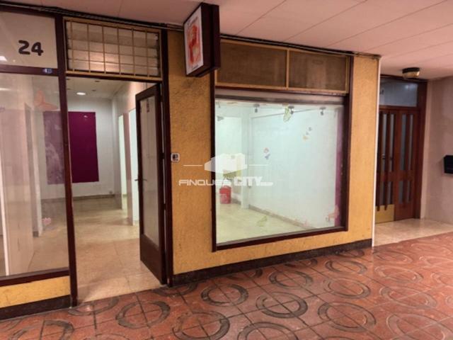 Local comercial en alquiler en Calella photo 0