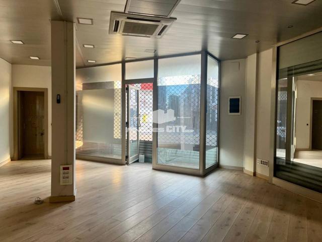 Local en venta en Calella photo 0