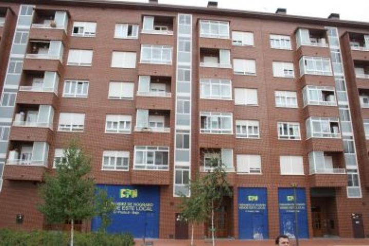 Local comercial en Venta en Vitoria SALBURUA Álava photo 0