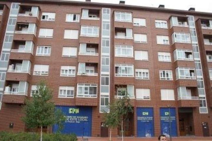 Local comercial en Alquiler en Vitoria SALBURUA Álava photo 0