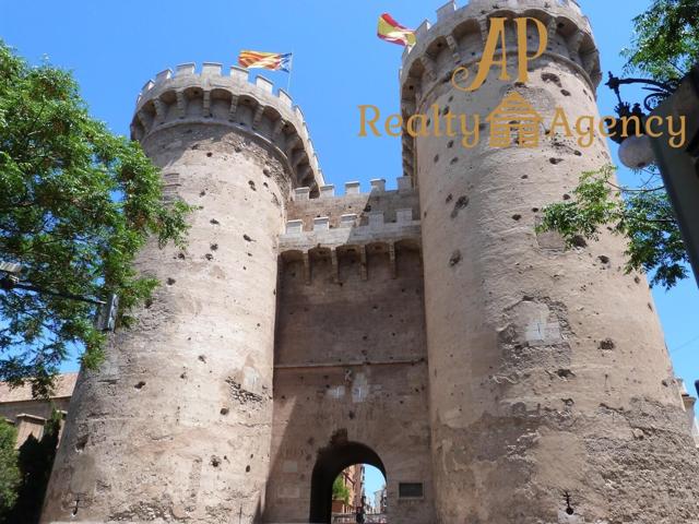 Estupendo piso en pleno barrio del Carmen, junto Torres de Quart y Guillem de Castro. photo 0