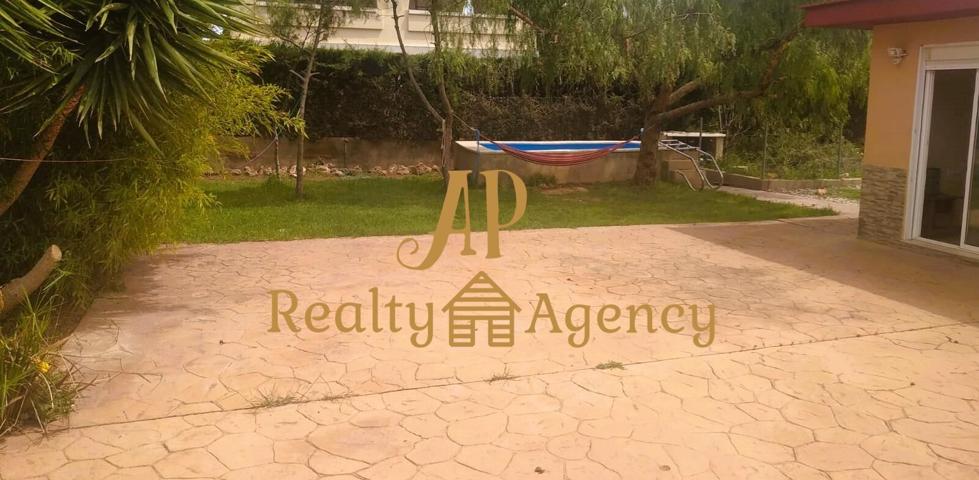 Chalet independiente con piscina, garaje, trastero, y 1.200m2 de parcela, en Lliria. photo 0