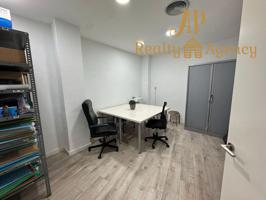 Alquiler de despacho en oficina compartida junto Mercado de Abastos y Calle Ángel Guimerá. photo 0