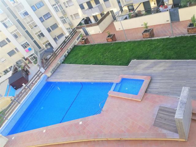 PISO EN VENTA EN VILANOVA CON PISCINA, PARKING Y ASCENSOR. photo 0