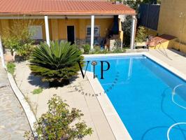 Chalet en Venta con piscina privada y cochera photo 0