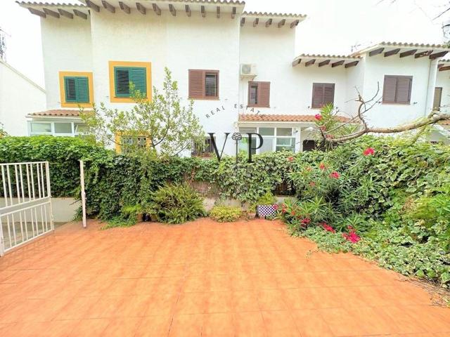 CASA ADOSADA ESQUINERA A LA VENTA EN CALAFELL photo 0