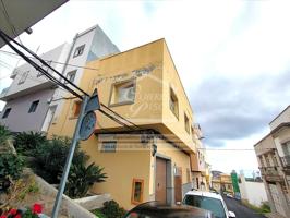 Casa Adosada en Arucas, calle Brunete photo 0
