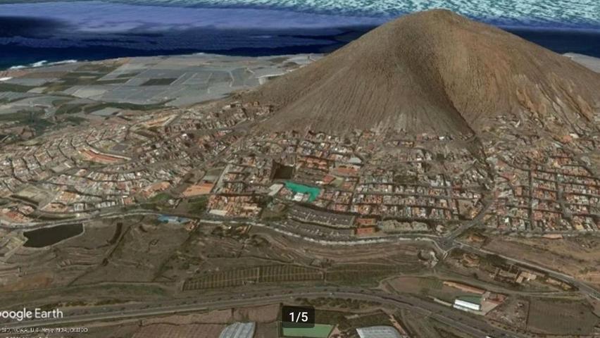 Terreno urbano en venta en calle Delgado photo 0