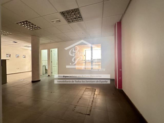 LOCAL COMERCIAL con ALMACEN en CARRIZAL-- ANTIGUO VETERINARIO photo 0