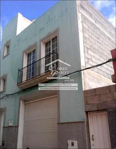 OCUPADA - ¡Amplia casa de 2 plantas con garaje en Gáldar! INMUEBLE NO VISITABLE photo 0