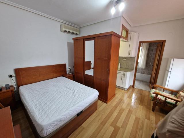 335€ lof6 cama. Cocina. Wc. Parking. (Gastos incluidos) photo 0