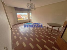 INMOVAL VENDE PISO JUNTO AL CENTRO DE VALDEPEÑAS photo 0