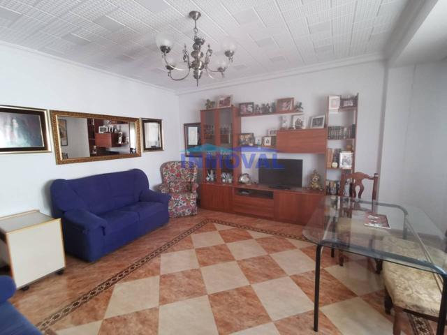 INMOVAL VENDE PISO EN EL CENTRO DE VALDEPEÑAS. photo 0