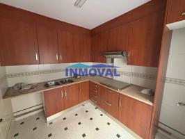 INMOVAL VENDE PISO DE CUATRO DORMITORIOS EN EL CENTRO DE VALDEPEÑAS photo 0