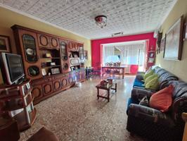 EN VENTA CASA CON CUATRO DORMITORIOS A ESCASOS MINUTOS DEL CENTRO photo 0