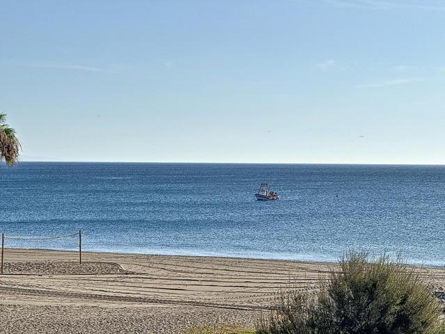 Magnífico apartamento de 3 dormitorios en primera línea de playa photo 0