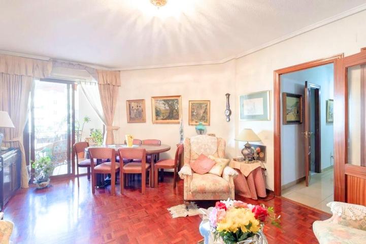 ¡ Exclusiva vivienda en el emblemático barrio de Russafa, en Gran Vía de les Germanies ¡ photo 0