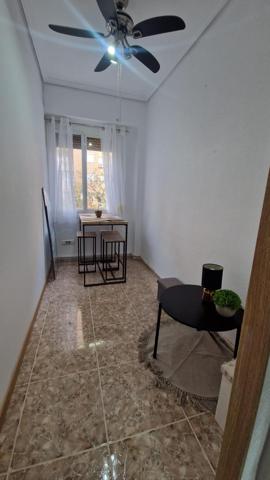 ¡Oportunidad para Inversores! Piso acondicionado y listo para Alquilar dentro de la ciudad de Valenc photo 0