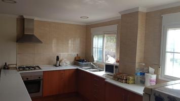 OPORTUNIDAD DE CHALET CON PISCINA ,BARBACOA,TRASTERO Y TERRENO EN CHIVA photo 0