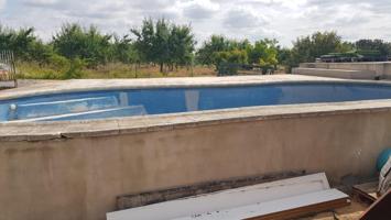OPORTUNIDAD DE CHALET CON PISCINA ,BARBACOA,TRASTERO Y TERRENO EN CHIVA photo 0
