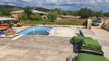 OPORTUNIDAD DE CHALET CON PISCINA ,BARBACOA,TRASTERO Y TERRENO EN CHIVA photo 0
