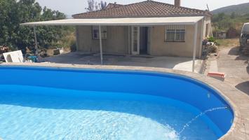 OPORTUNIDAD DE CHALET ZONA POLIGONO LA PAHILLA CON PISCINA ,BARBACOA,TRASTERO Y TERRENO EN CHIVA photo 0