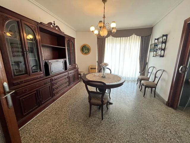 Se vende piso de 4 habitaciones en la zona de Campanar photo 0