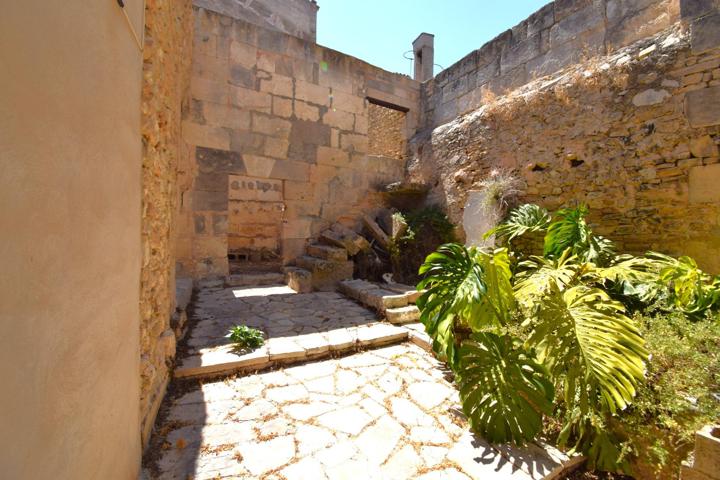 Casa de pueblo con garaje y patio en Santa Margalida photo 0