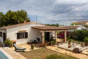 Finca rústica con vivienda con piscina en Muro photo 0