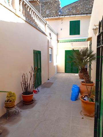 Casa con garaje y terraza privada en Petra photo 0