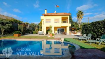 Chalet elegante y estupenda piscina! photo 0