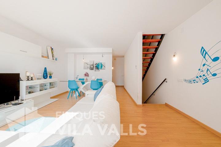 ¡Casa llena de luz y espacios amplios y altos en Castellterçol! photo 0