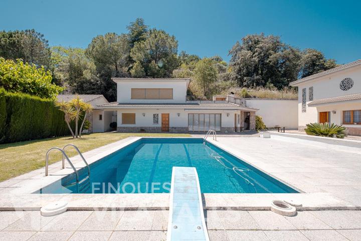 Chalet amb dos habitatges independents! photo 0
