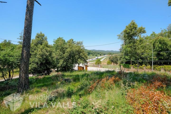 Solar esquinero de 1.196 m2 en sant quirze photo 0