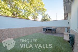 Casa con patio y garaje en el corazón del pueblo photo 0