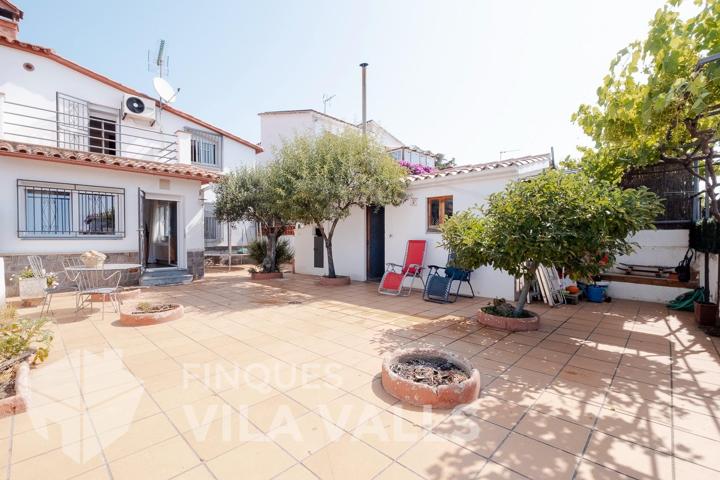 A 5 minutos del centro andando. Casa con Patio, Bodega y Terraza photo 0