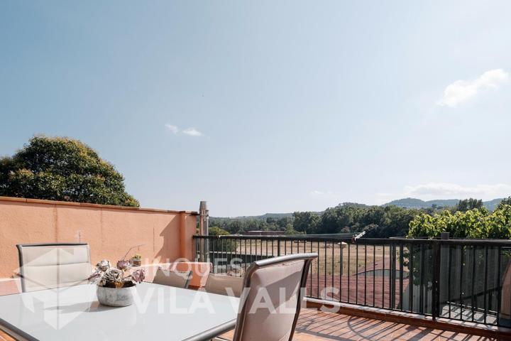 Casa en el centro del pueblo con jardín a punto para entrar a vivir photo 0