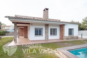 Casa en una sola planta con jardín y piscina en Santa Eulàlia photo 0