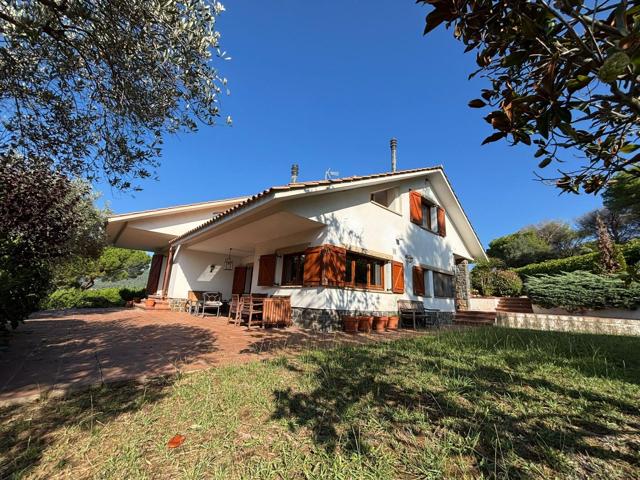 Casa espectacular con jardín y piscina en Bigues i Riells photo 0