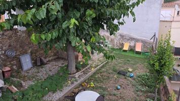 Casa de pueblo para reformar, con jardín delantero photo 0