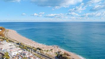 Chalet adosado frente al mar con 2 piscinas comunitarias photo 0
