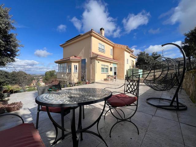 Casa En venta en Avenida De Bélgica, Los Ángeles De San Rafael, El Espinar photo 0