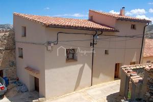 Casa De Pueblo en venta en Castellote de 259 m2 photo 0