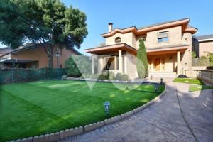 Chalet independiente en venta, Colmenarejo, Madrid photo 0