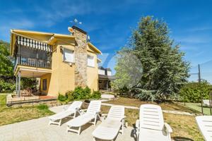 Chalet en Colmenarejo photo 0